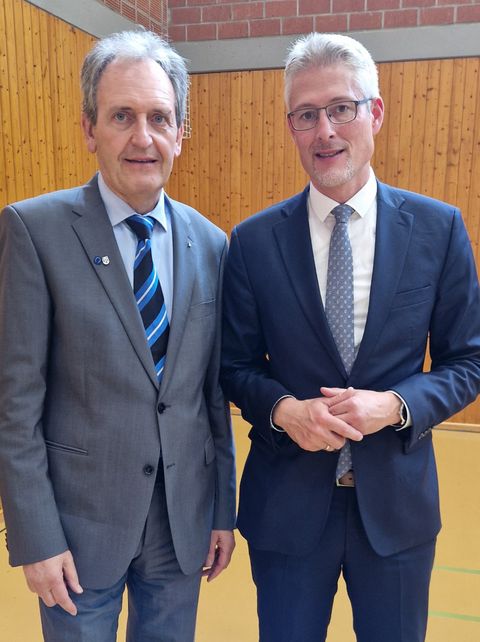 Bürgermeister Dr. Ralf Göck, stellvertretender Kreisvorsitzender der Rhein-Neckar-Bürgermeister, mit Gemeindetags-Präsident Baden-Württemberg, Steffen Jäger, am Rande der letzten Kreis-Versammlung in Helmstadt-Bargen.