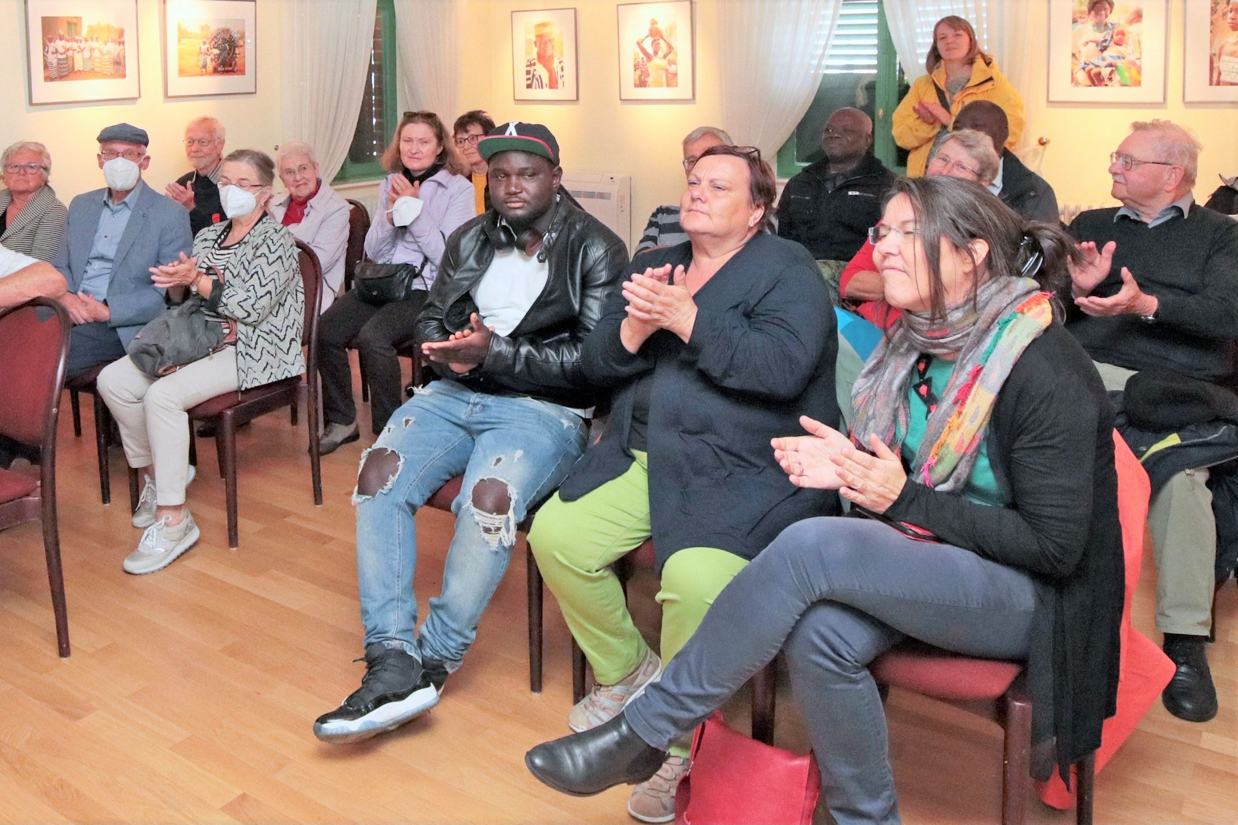 Bei dem ersten interaktiven Podiumsgespräch nahmen viele Gäste teil.