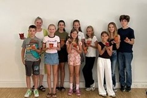 Gruppenbild der teilnehmenden Ferienkinder beim Filz-Workshop