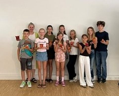Gruppenbild der teilnehmenden Ferienkinder beim Filz-Workshop