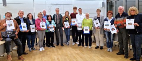 (v.li.n.re.) Wolfgang Huff, Klaus Gredel, Simone Drescher, Fiona Rick, Peter und Renate Barthel, Stefanie Heimann, Daniel Schubert für Sylvia Hamann, Jorg Brixner für Ehefrau Judith, Sigrid Schönecker, Gabriele Alscher, Marion Tropf, Klaus Treiber und Gab