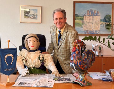 Die Kerweschlumpel hat die Amtsgeschäfte von Bürgermeister Dr. Ralf Göck für die 40. Straßenkerwe übernommen