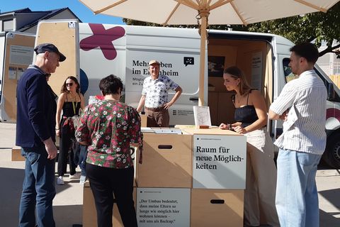 Interessante Informationen rund ums Eigenheim gab es mit dem Ausstellungsmobil des Ministeriums für Landesentwicklung und Wohnen Baden-Württemberg
