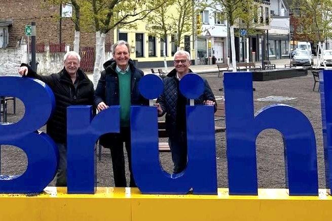 Alle drei lieben „ihr“ Brühl: Dieter Freytag, Bürgermeister im rheinischen Brühl von 2014 bis 2025, Dr. Ralf Göck, Bürgermeister im badischen Brühl seit 1998 und Marc Prokop, Bürgermeister im rheinischen Brühl seit November 2025.