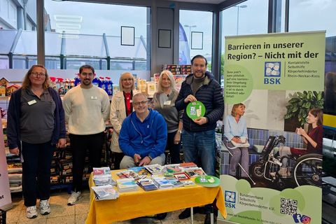 Infostand vor dem EDEKA Embach