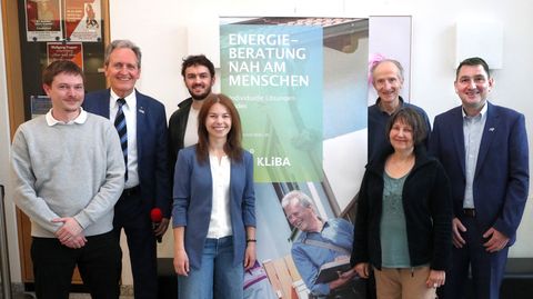 Patrick Burst (MVV Regioplan), Bürgermeister Dr. Ralf Göck, Energiemanager Dirk Eichler, Vera Sehn (MVV Regioplan), KLiBA-Energieberater Dr. Thomas Fischer, Klimaschutzmanagerin Birgit Sehls und Adrian Tabacki (MVV Energie AG)