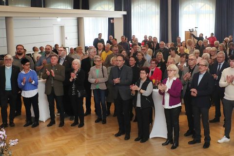 Rund 250 Vertreter aus dem kommunalpolitischen und gesellschaftlichen Leben der Hufeisengemeinde begrüßten gemeinsam das neue Jahr.