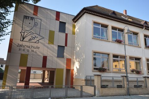 Unser Schulgebäude von außen