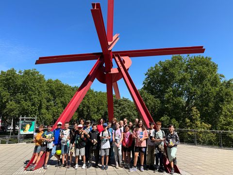Die Gruppe der Ferienprogramm-Kinder vor dem Technoseum.