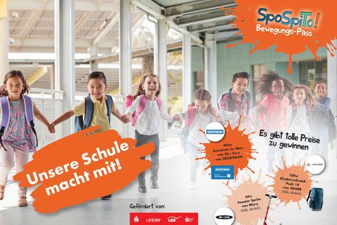 Kinder nehmen an „SpoSpiTo“-Abgebot teil und lassen ihren Klimabaum ergrünen