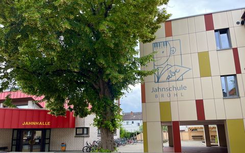 Schulgebäude Außenansicht