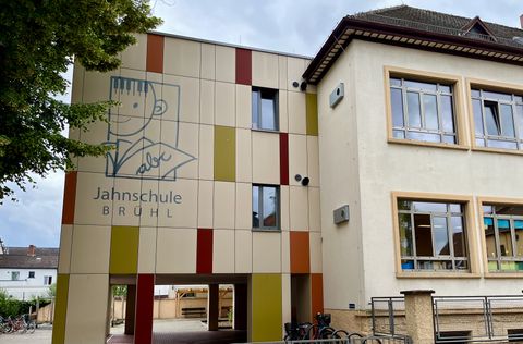 Schulgebäude Außenansicht